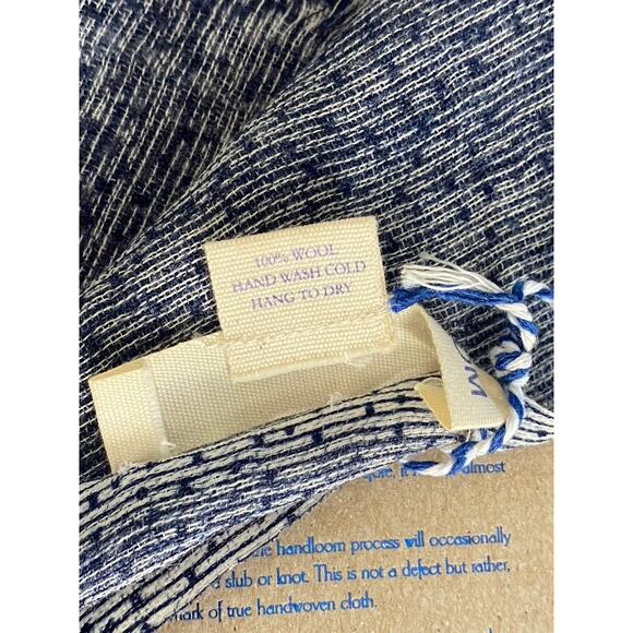 INDIGO HANDLOOM Women's Blue-White Printed Fringe Knit Scarf SZ OS - Picture 9 of 9